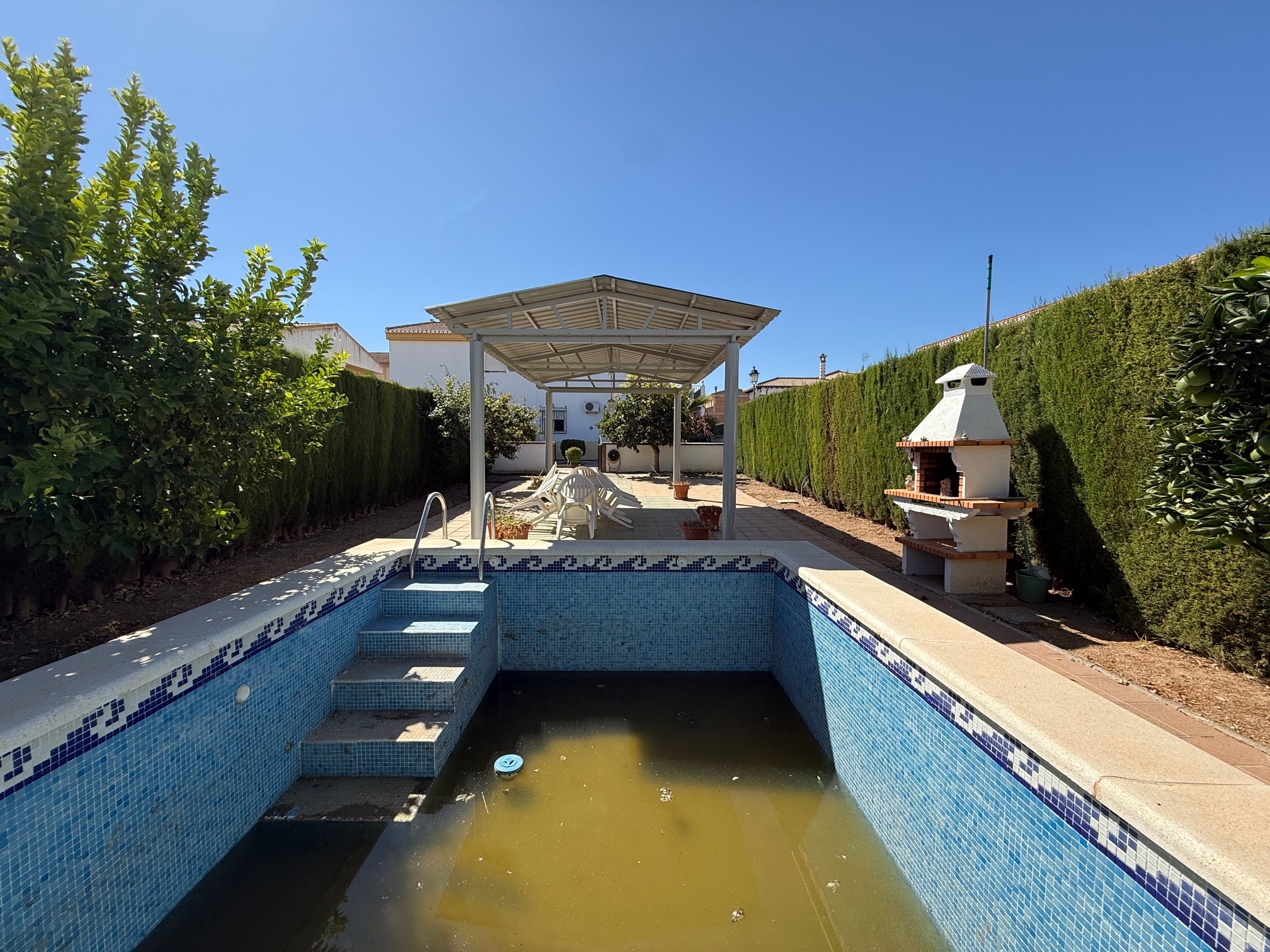Casa pareada con jardín y piscina en Peñuelas