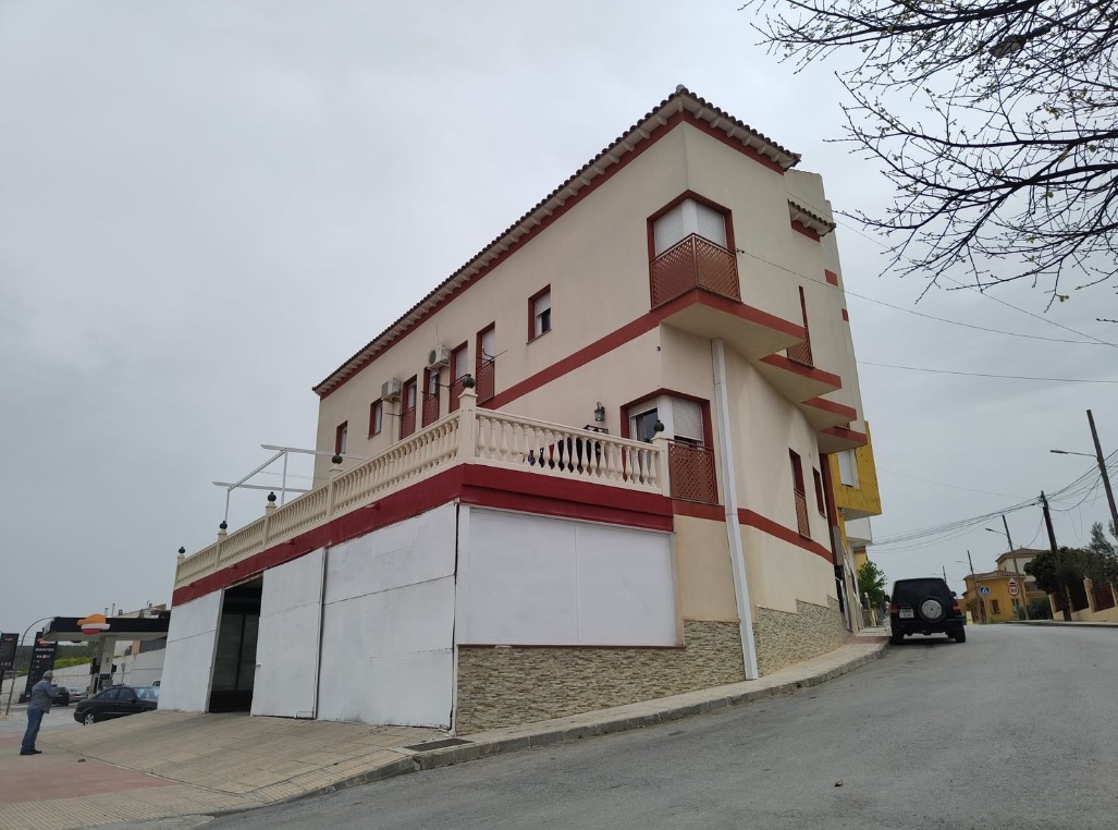 Edificio en Cuevas del Campo