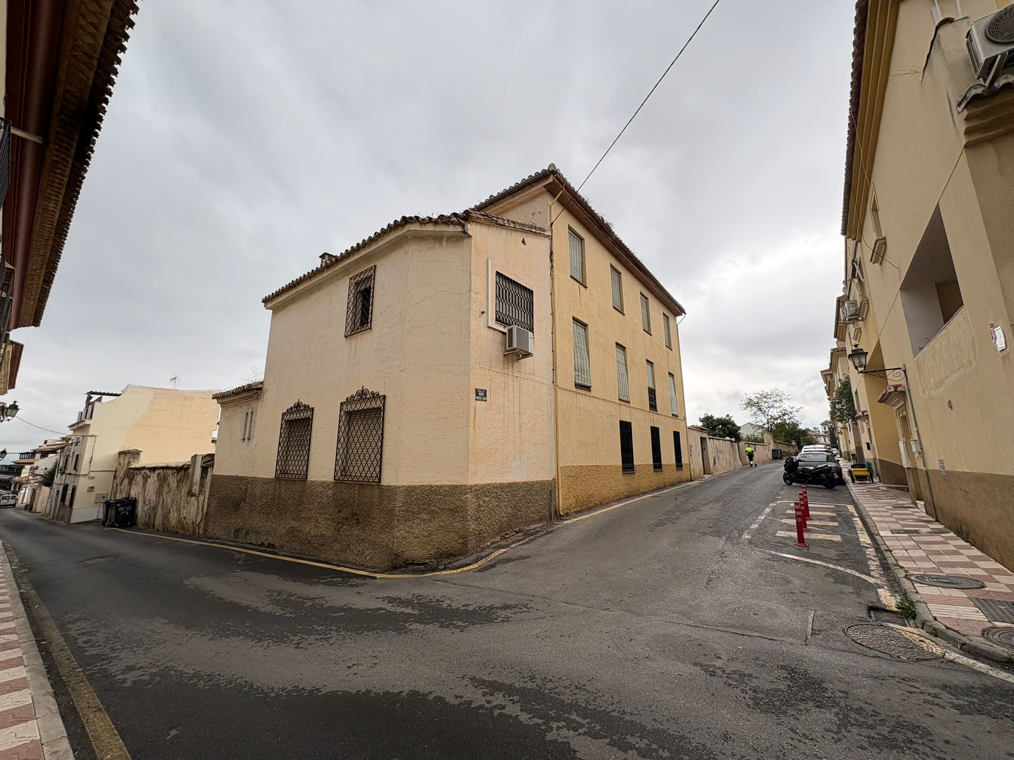 Vivienda y Solar en La Zubia
