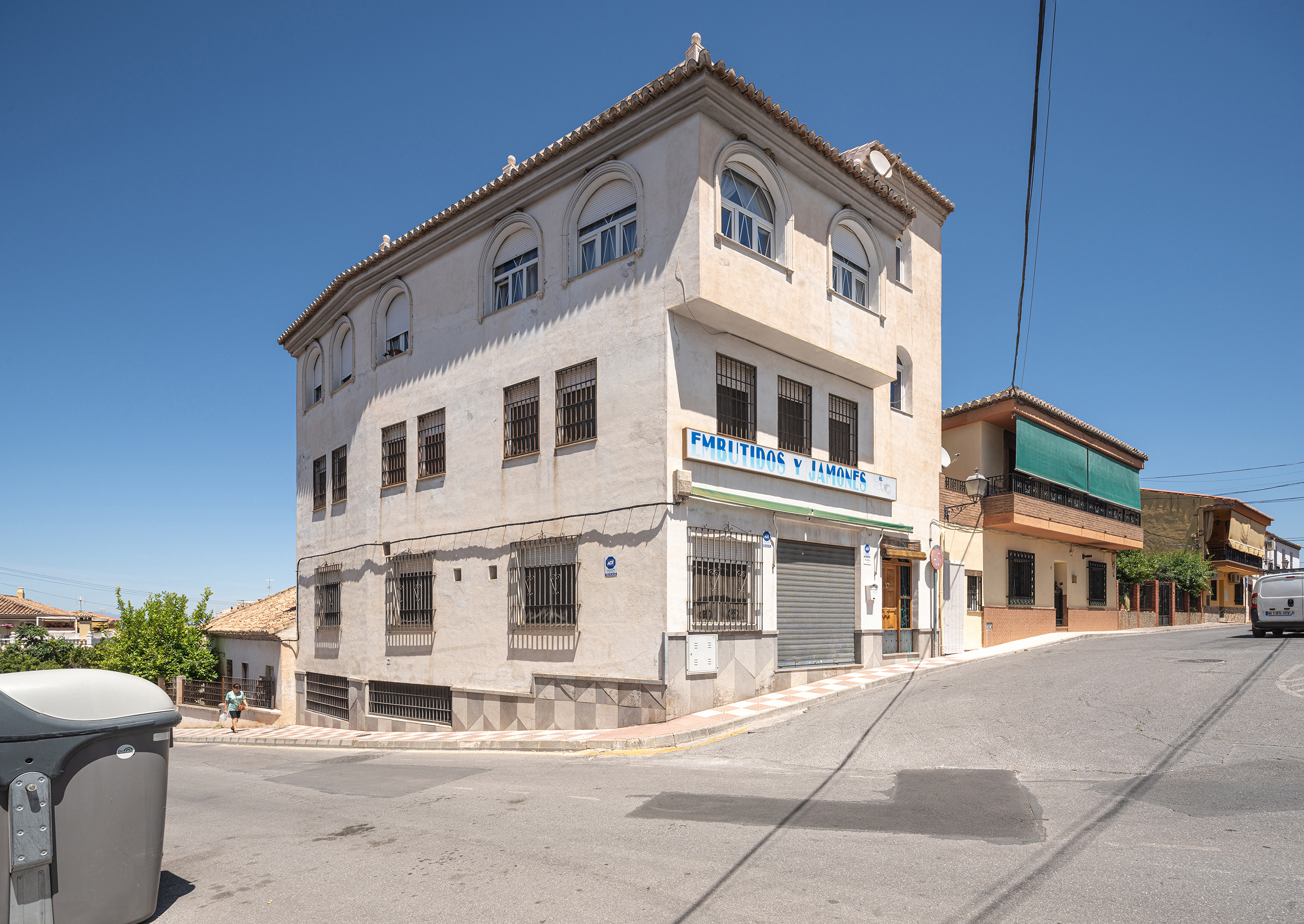 Edificio mixto en La Zubia